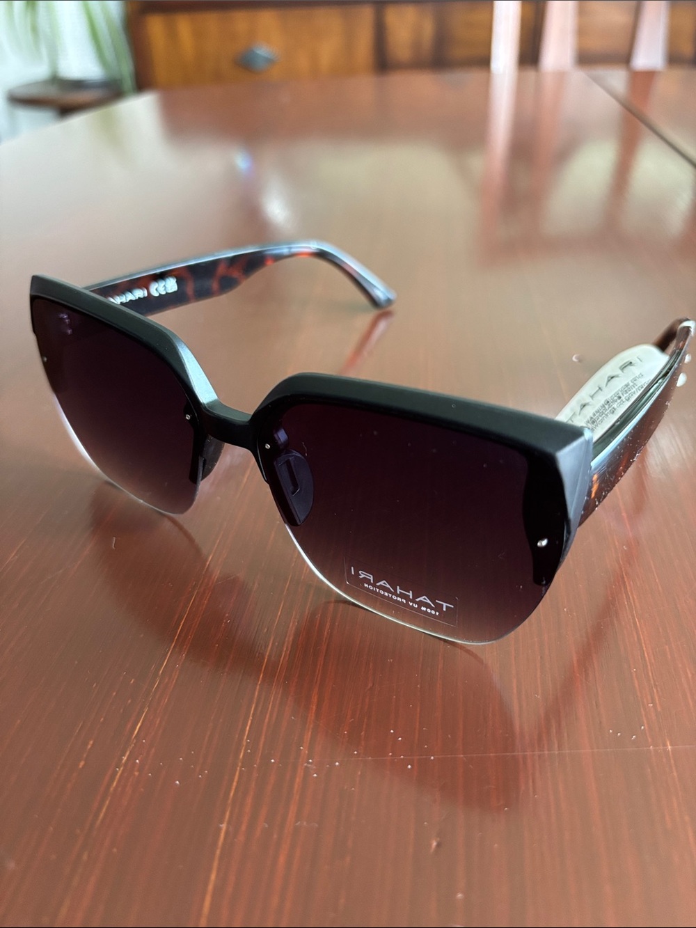 Tahari 100% UV protection,tortoise shell arm, half frame,square black lens CAT 3